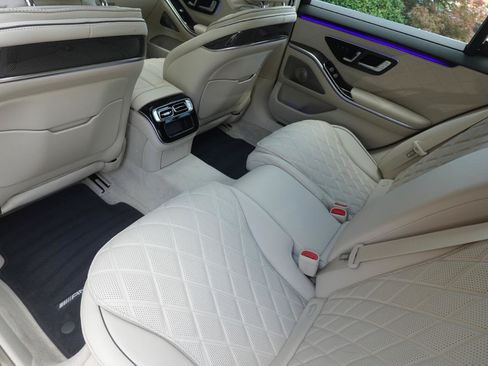Used 2025 Mercedes-Benz S 580e 4MATIC Sedan image 10