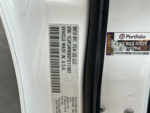 Used 2023 Jeep Cherokee Altitude Lux image 30