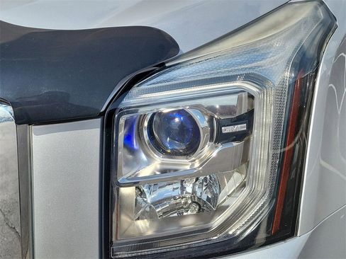 Used 2017 GMC Yukon SLE w/ SLE Value Package image 21