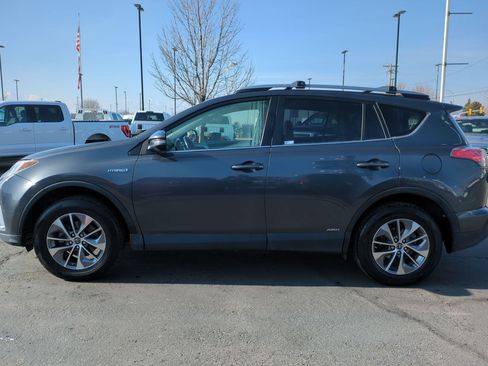 Used 2017 Toyota RAV4 XLE image 9