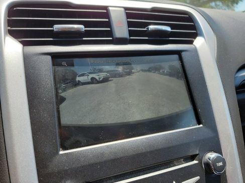 Used 2014 Ford Fusion SE FWD image 21