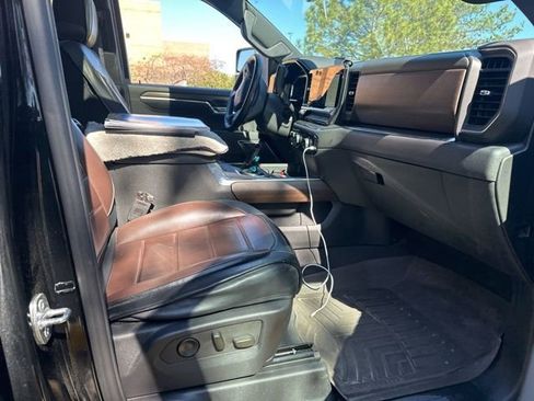 Used 2024 Chevrolet Silverado 3500 High Country w/ Technology Package image 7