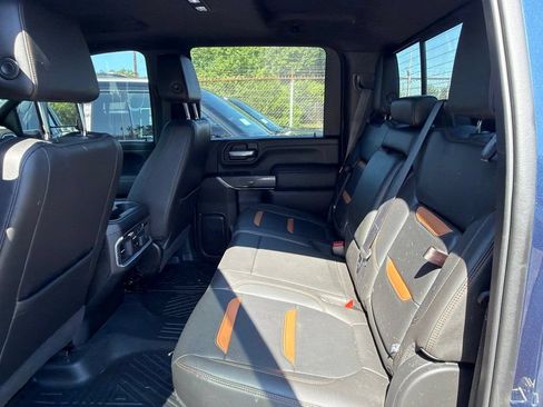 Used 2021 GMC Sierra 2500 AT4 w/ AT4 Premium Plus Package AWD/4WD image 9