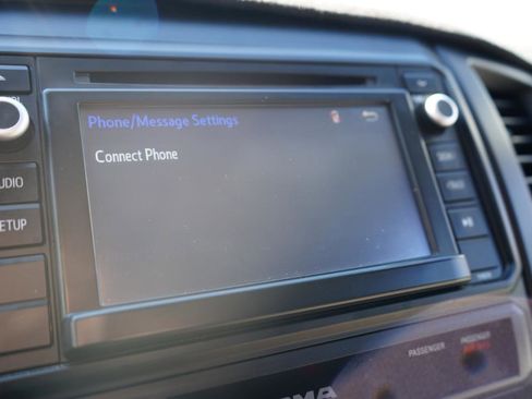 Used 2015 Toyota Tacoma 4x4 Access Cab image 33