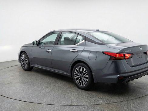 Used 2025 Nissan Altima 2.5 SV image 6
