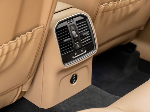 New 2026 Porsche Macan image 17