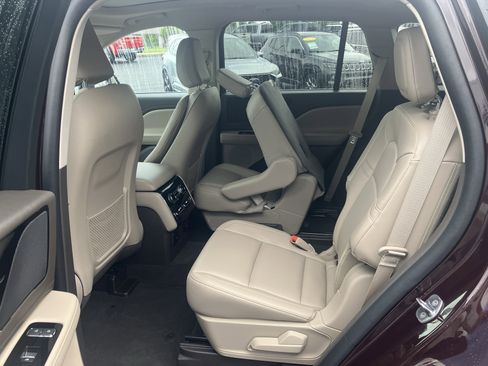 Used 2024 Lincoln Aviator AWD w/ Premium Package image 15