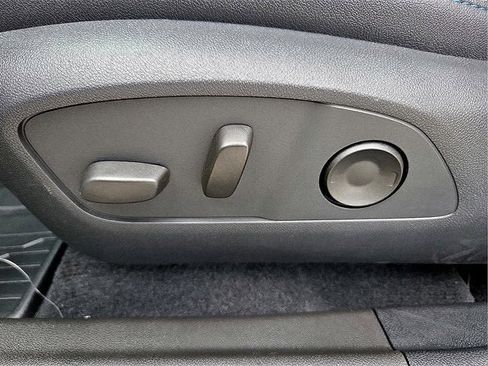 New 2025 Chevrolet Equinox EV LT w/ Convenience Package II image 18