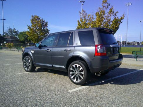 Used 2010 Land Rover LR2 HSE image 7