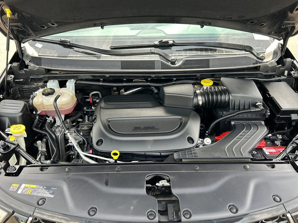 Used 2024 Chrysler Pacifica Touring-L FWD image 29