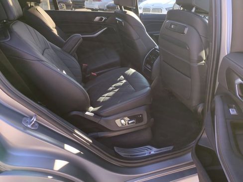 Used 2023 BMW X7 xDrive40i w/ M Sport Package image 23