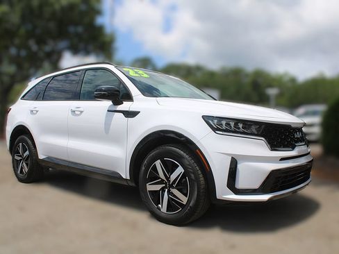 Certified 2023 Kia Sorento S w/ Panoramic Sunroof Package FWD image 3