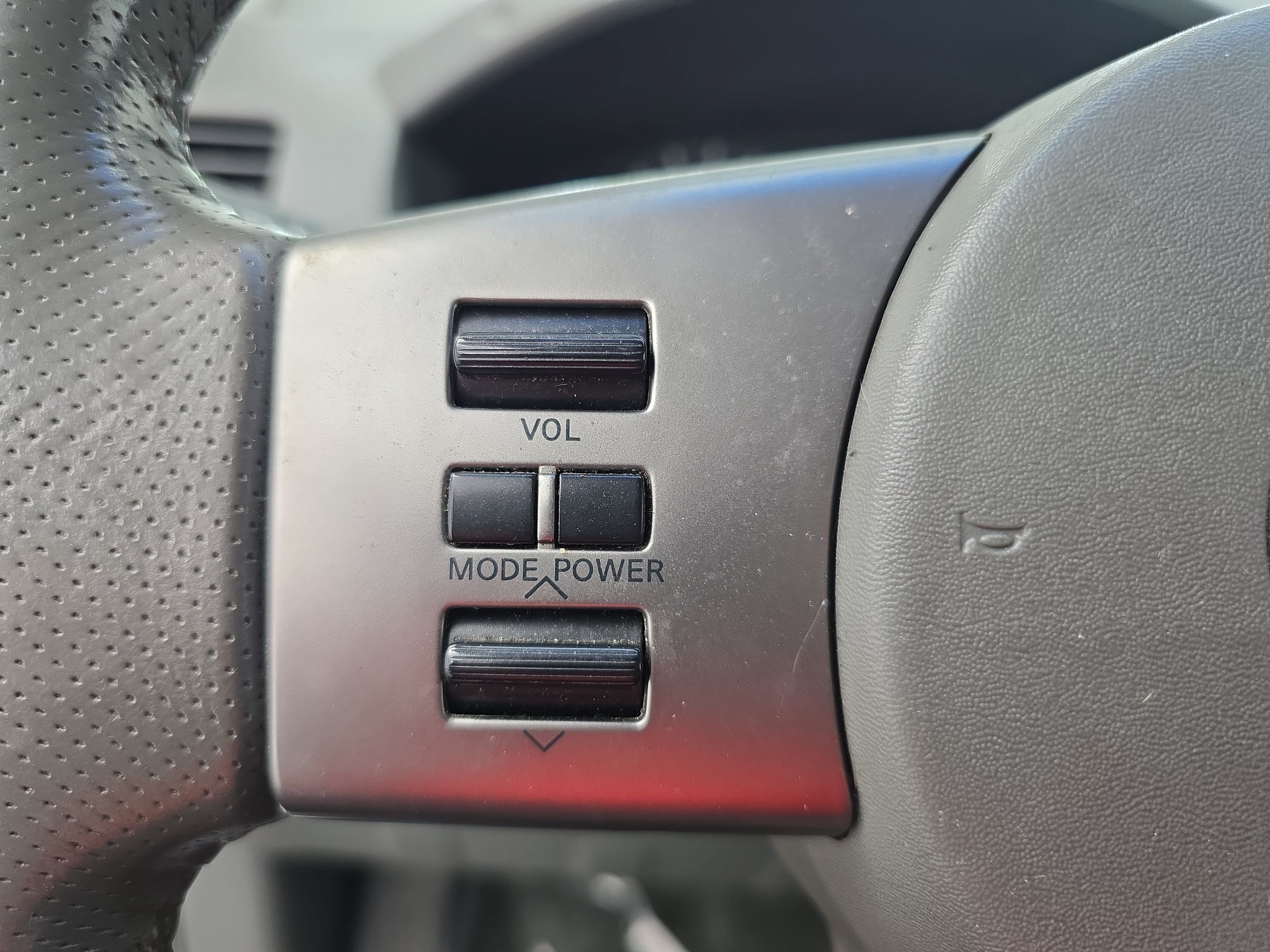 Used 2005 Nissan Frontier LE w/ (X01) Leather Pkg RWD image 16