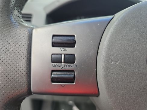 Used 2005 Nissan Frontier LE w/ (X01) Leather Pkg RWD image 16