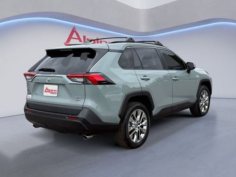 Used 2021 Toyota RAV4 XLE Premium AWD/4WD image 5