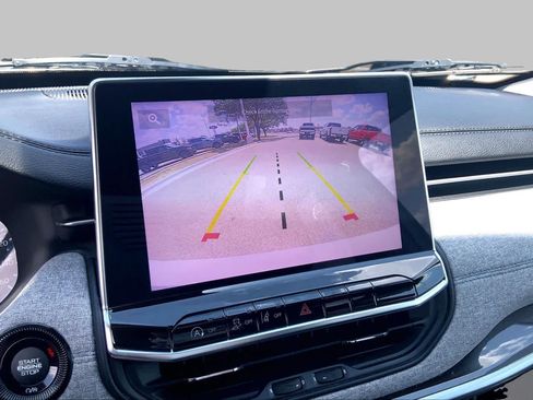 Used 2022 Jeep Compass Latitude FWD image 27