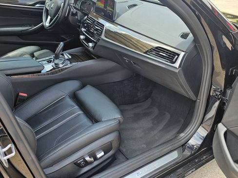 Used 2018 BMW 530e w/ Premium Package 2 image 32