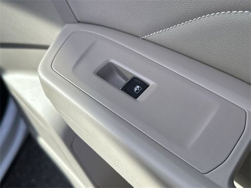 Used 2021 Volkswagen Atlas SE image 34