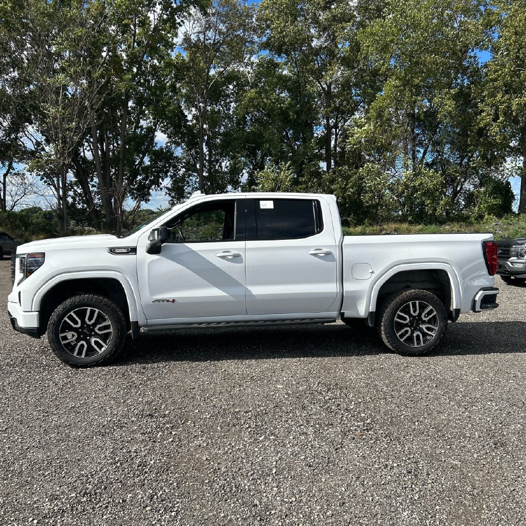 Used 2025 GMC Sierra 1500 AT4 w/ Technology Package AWD/4WD image 2