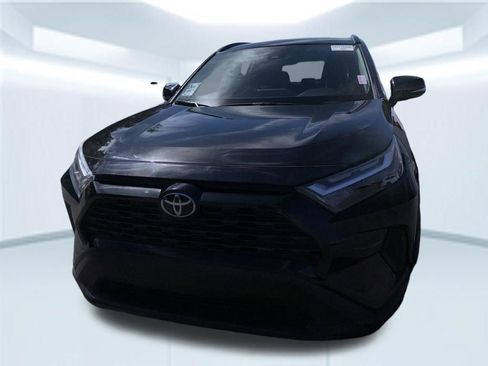 Used 2022 Toyota RAV4 XLE image 2
