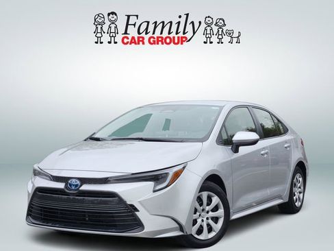 Used 2025 Toyota Corolla LE image 1