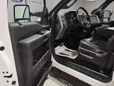 Used 2011 Ford F250 Lariat w/ Lariat Interior Pkg AWD/4WD image 11