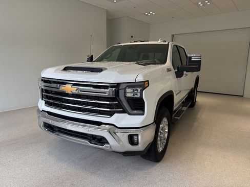 Certified 2024 Chevrolet Silverado 2500 LTZ w/ LTZ Plus Package image 3