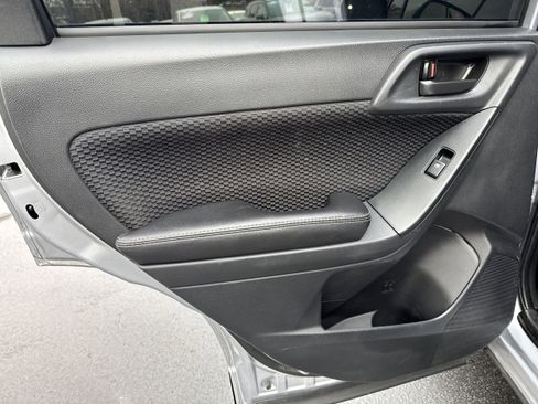 Used 2017 Subaru Forester 2.5i Premium image 10