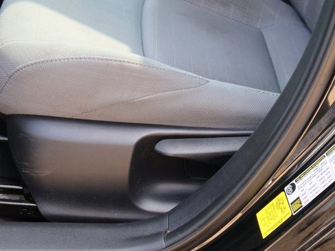 Used 2020 Toyota Corolla SE w/ SE Premium Package image 24