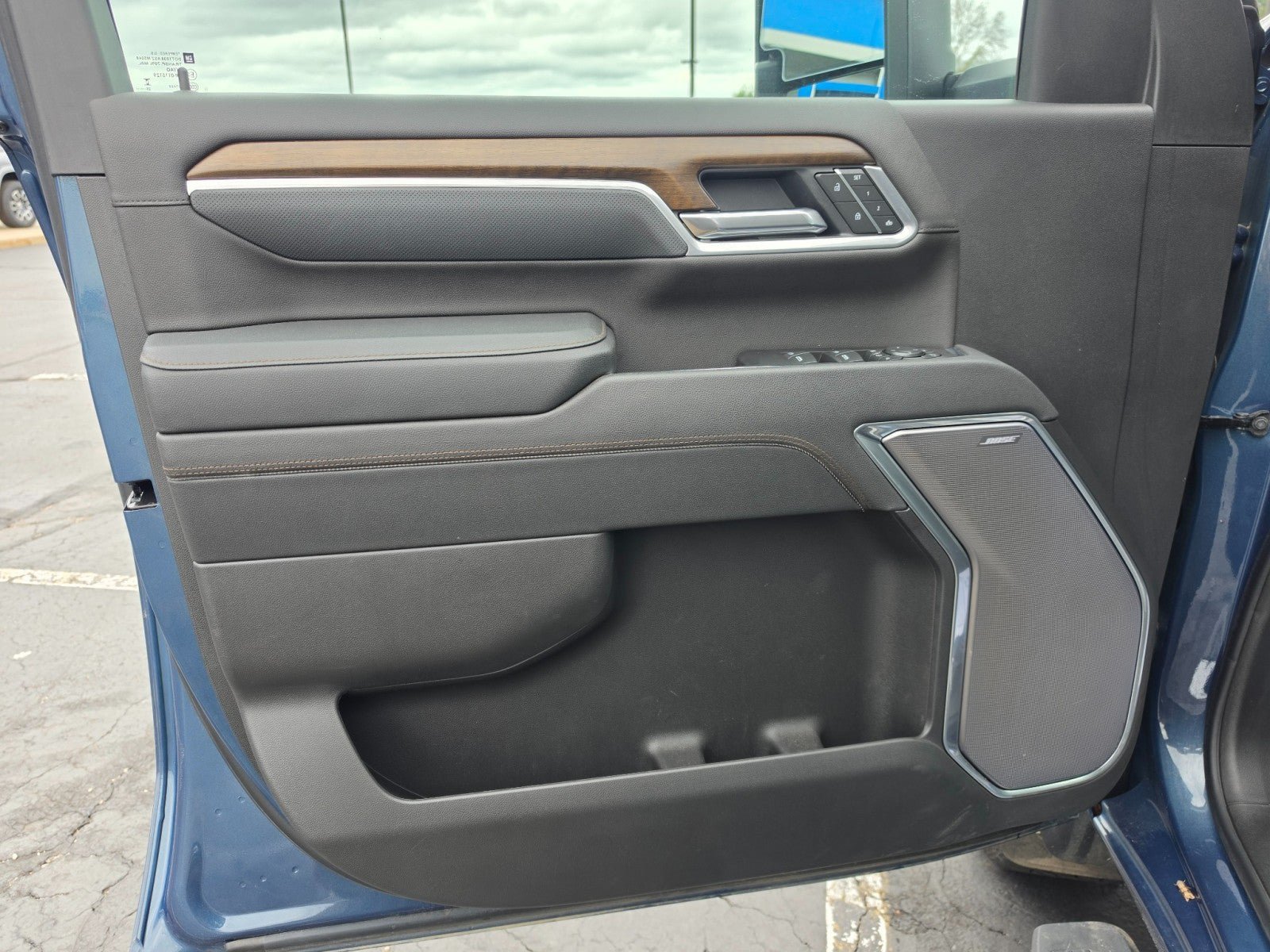 Used 2025 Chevrolet Silverado 2500 High Country w/ High Country Premium Package AWD/4WD image 35