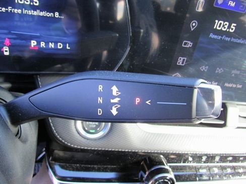 Used 2025 Chevrolet Equinox LT w/ Safety and Technology Package image 16