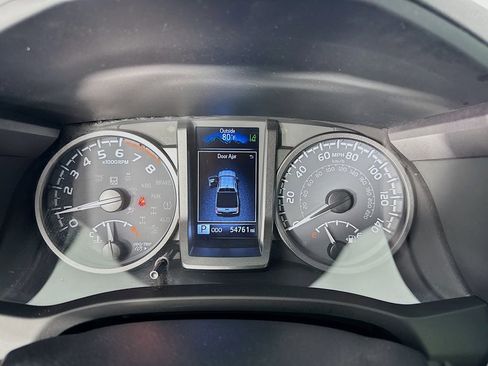 Used 2023 Toyota Tacoma TRD Off-Road w/ Advanced Technology Package AWD/4WD image 18