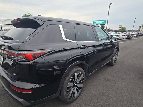 Used 2025 Mitsubishi Outlander SE AWD/4WD image 3