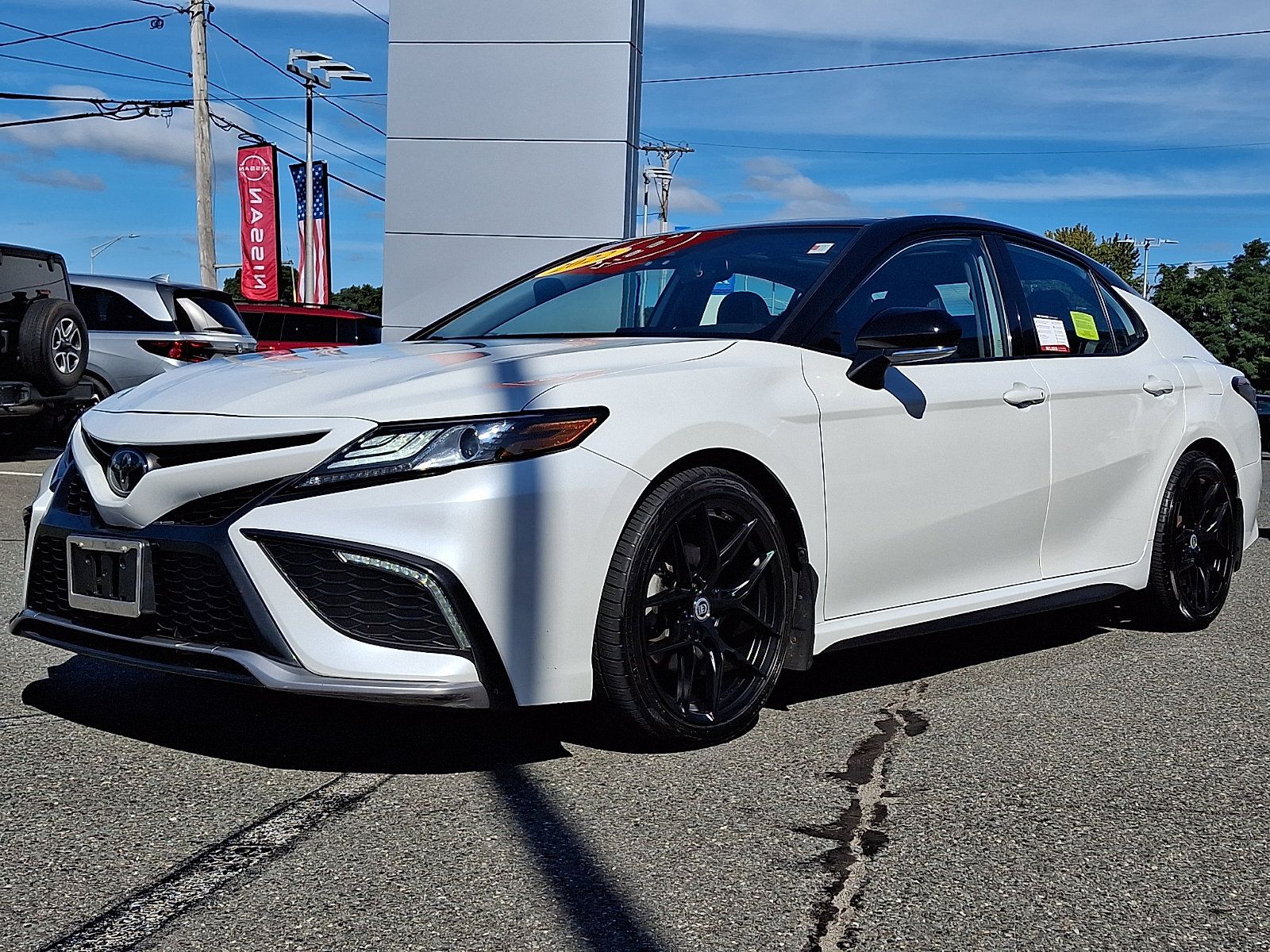 Used 2022 Toyota Camry XSE AWD/4WD image 3