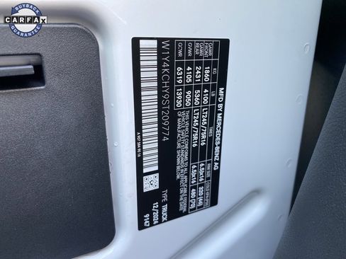 Used 2025 Mercedes-Benz Sprinter 2500 image 32