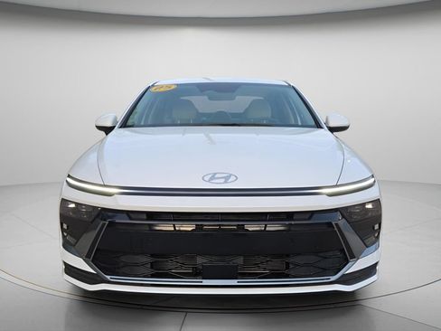Used 2025 Hyundai Sonata SE FWD image 4