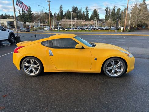 Used 2009 Nissan 370Z Touring w/ Sport Pkg image 8