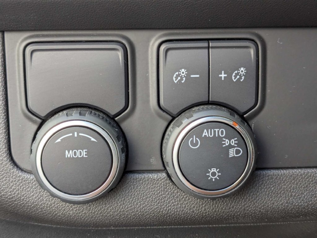 Used 2022 Chevrolet Tahoe LT w/ Luxury Package RWD image 32