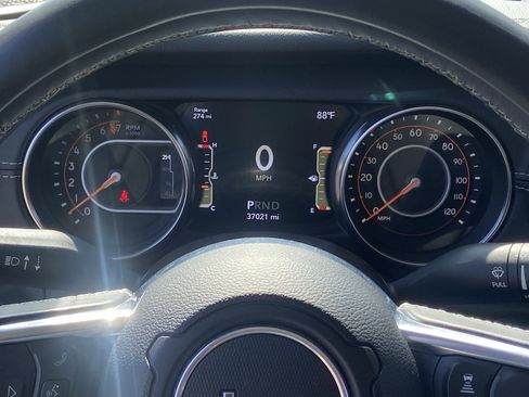 Used 2020 Jeep Gladiator Overland AWD/4WD image 13