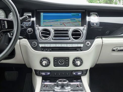 Used 2016 Rolls-Royce Wraith RWD image 17