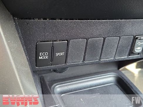 Used 2015 Toyota RAV4 LE FWD image 9