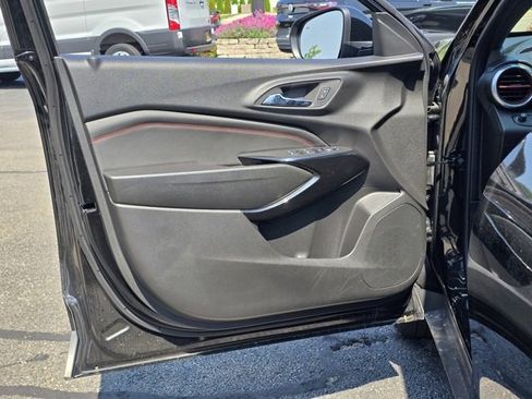 Used 2025 Chevrolet Trax RS w/ Driver Confidence Package image 21