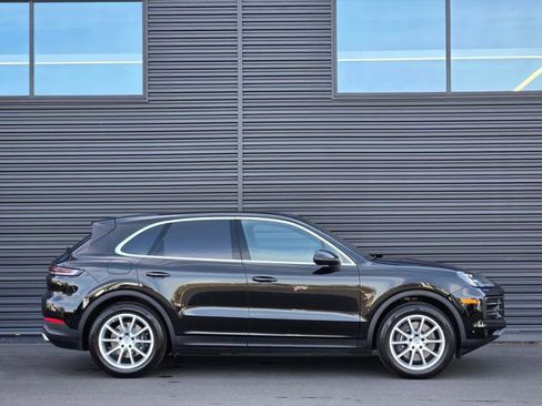 Used 2025 Porsche Cayenne image 8