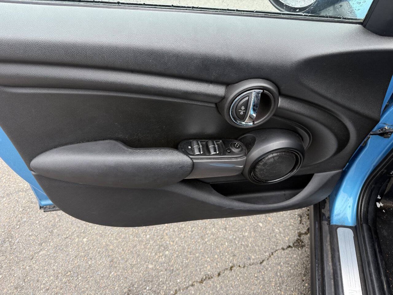 Used 2015 MINI Cooper 4-Door Hardtop FWD image 10