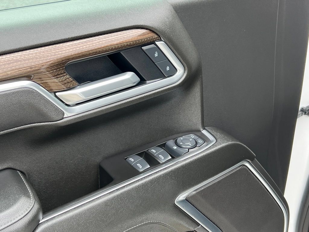 Used 2025 Chevrolet Silverado 1500 LT RWD image 6