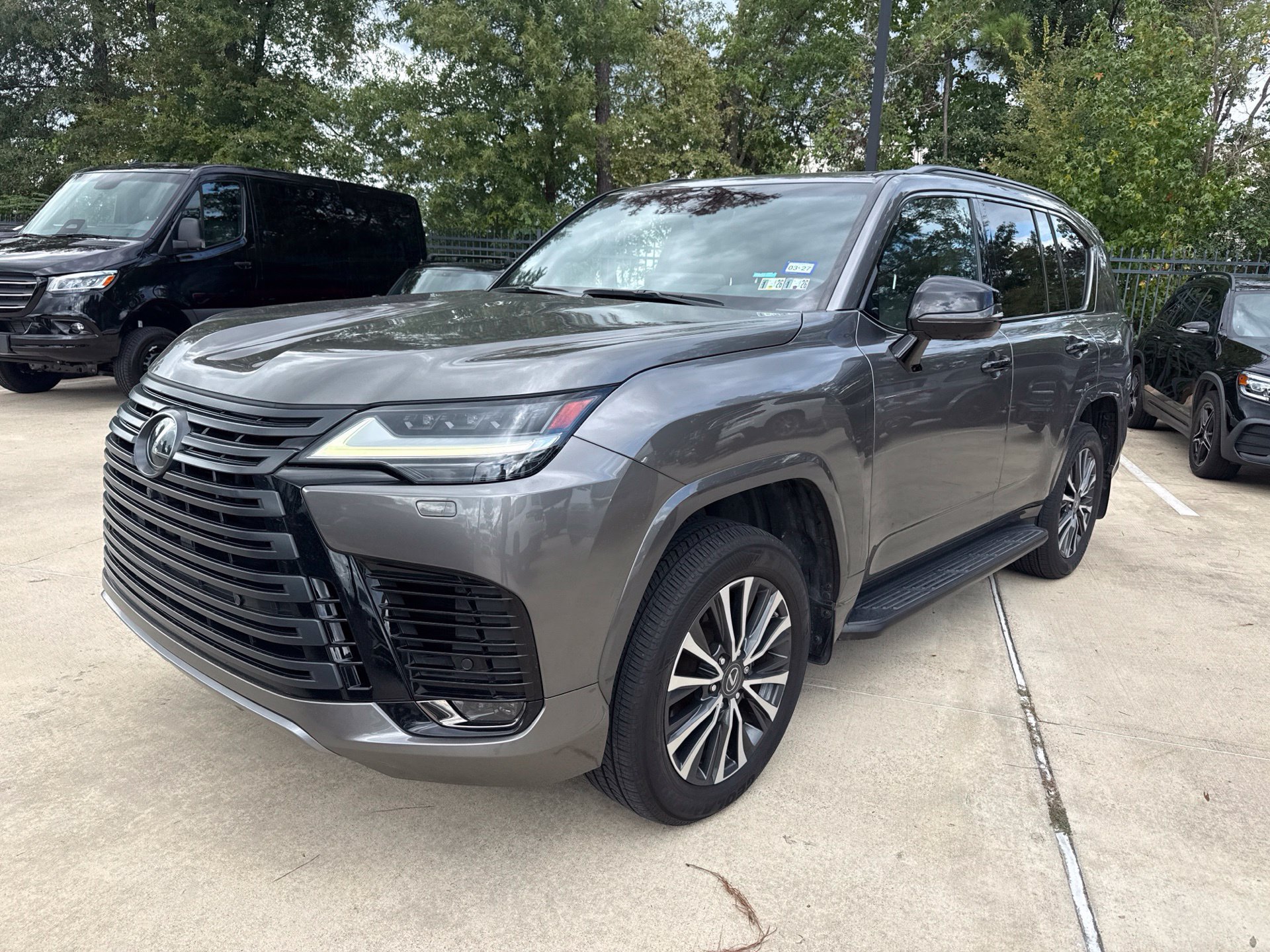 Used 2023 Lexus LX 600 4WD w/ Appearance Package image 8