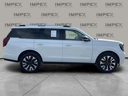 Used 2025 Ford Expedition Platinum w/ Driver's Package image 6