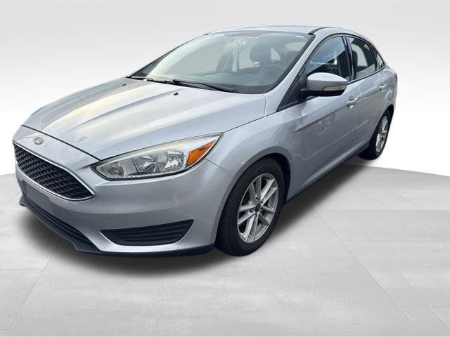 Used 2018 Ford Focus SE w/ Cold Weather Package FWD image 3