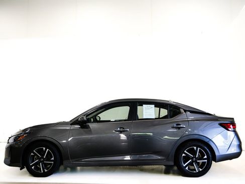 Used 2025 Nissan Sentra SV FWD image 5