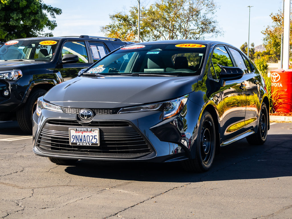Used 2024 Toyota Corolla LE FWD image 3